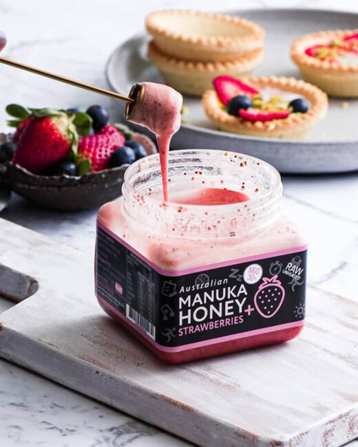 biosota-manuka-honey-mgo-30-with-strawberries-350g-lifestyle